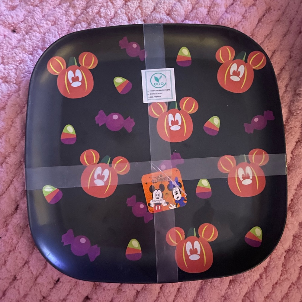 Mickey Halloween plate set